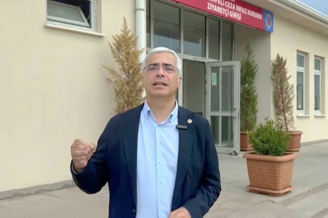 DEMOKRAT PARTİ İZMİR MİLLETVEKİLİ SALİH UZUN DİLRUBA KAYSERİLİOĞLU’NU CEZAEVİNDE ZİYARET ETTİ