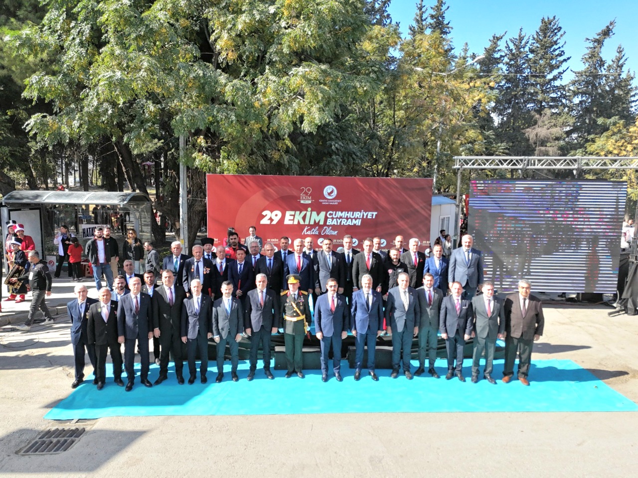 HATAY’DA 101. YIL GURURLA KUTLANDI ÖNTÜRK, BAYRAM COŞKUSUNU HEMŞEHRİLERİYLE PAYLAŞTI