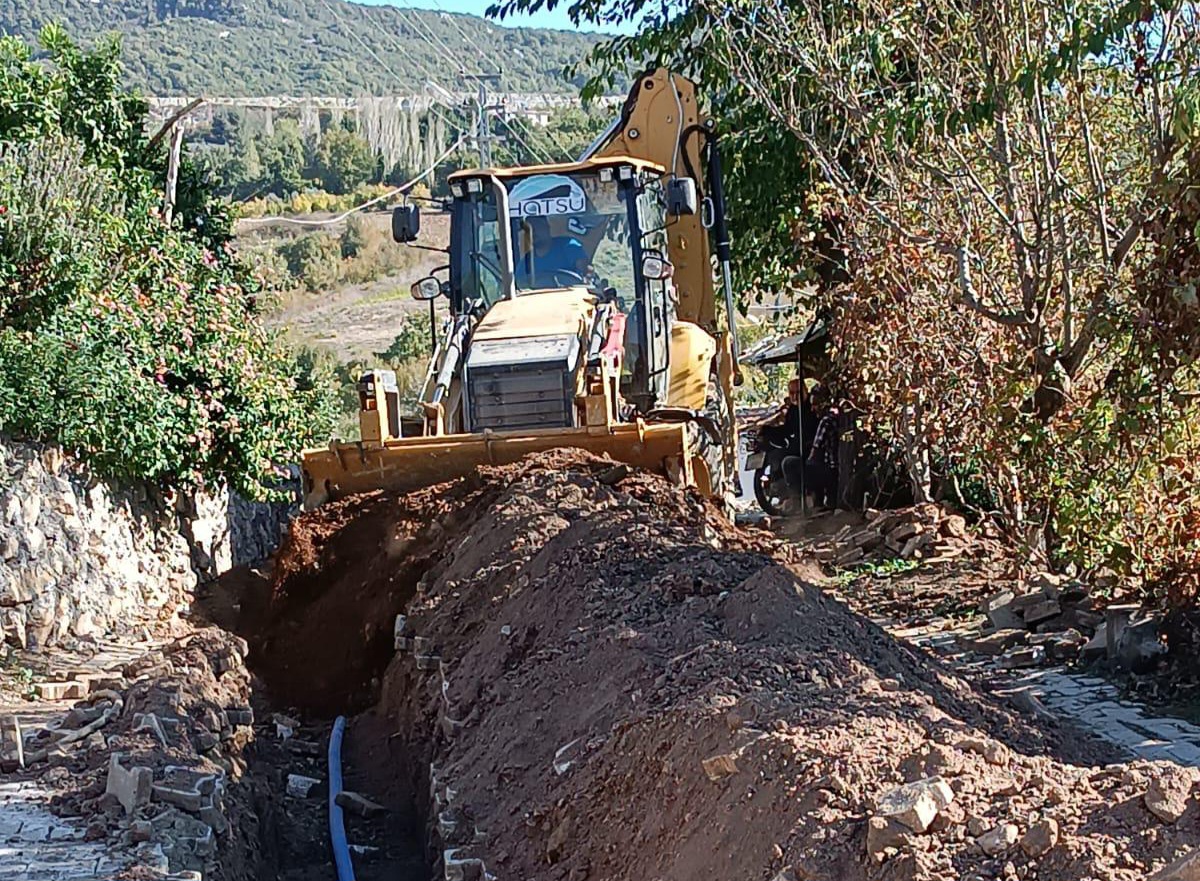 YAYLADAĞI GÜRIŞIK’TA ESKİMİŞ ŞEBEKE YENİLENİYOR