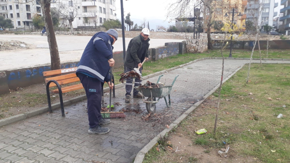 PARK VE YEŞİL ALANLARDA ÇALIŞMALAR DEVAM EDİYOR